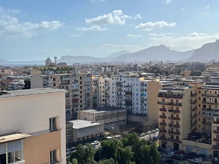 Appartamento quadrilocale in vendita in Via Enrico Fermi, Palermo
