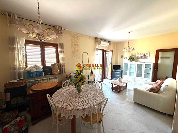 Appartamento trilocale in affitto in Via Trento, Centro, Marigliano