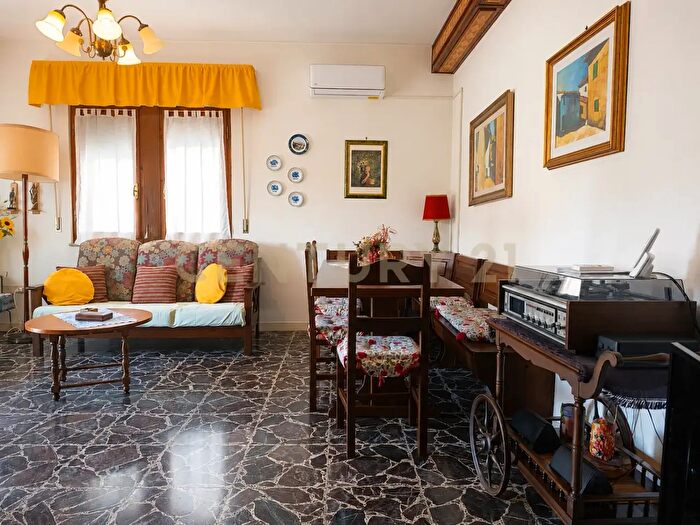 Appartamento con 7 locali in vendita in Via Primo Maggio, Abbadia San Salvatore