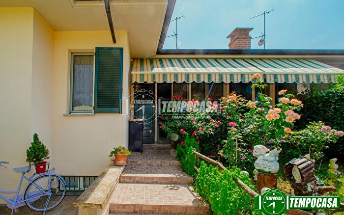 Casa trilocale in vendita in Via Castellaro, Torrazza Coste