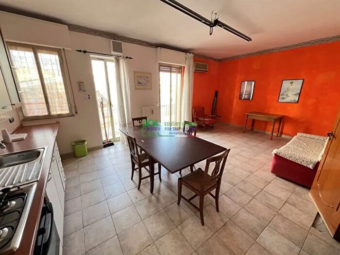 Appartamento trilocale in vendita in Via G Pitrè, Ragusa