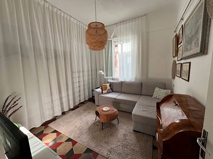 Appartamento trilocale in affitto in Borgo Ognissanti, Firenze