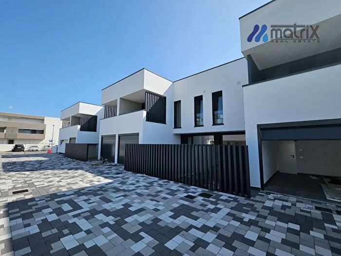 Casa con 9 locali in vendita in Via Vigonovese, Padova