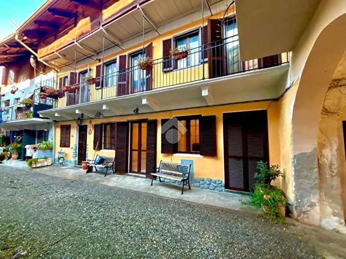 Casa con 5 locali in vendita in Piazza Ricetti, Oglianico