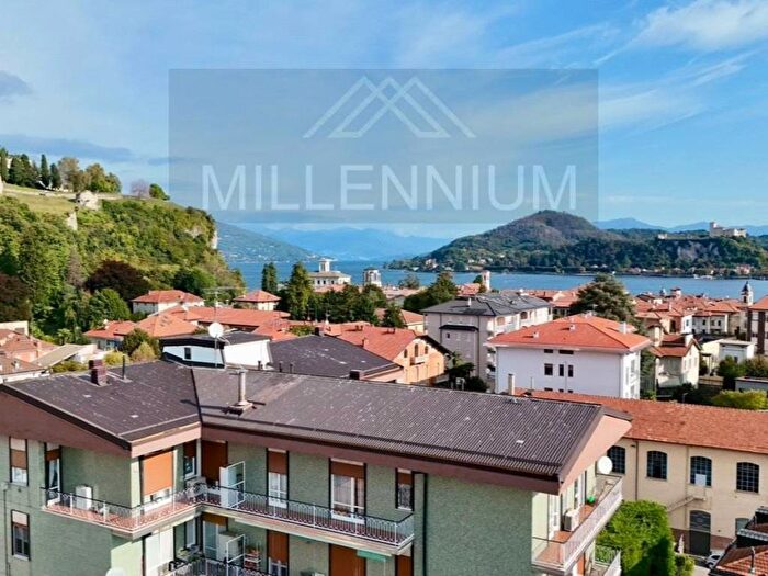 Appartamento quadrilocale in affitto in Via martiri liberta, Centro, Arona