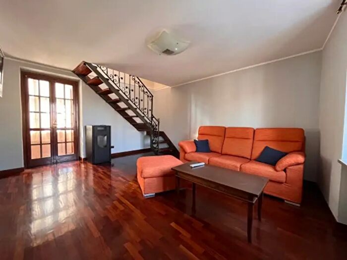 Casa con 6 locali in vendita in Via SantAndrea, Canale