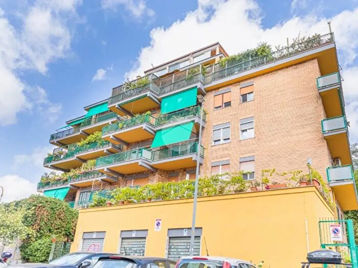 Appartamento trilocale in vendita in Via Francesco Maria Galluzzi, Roma