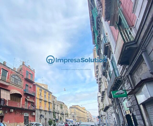Appartamento trilocale in vendita in Via Cesare Rosaroll, Napoli