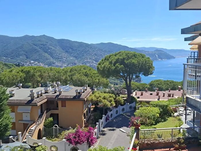 Appartamento con 5 locali in vendita in Via Privata del Poggetto, Rapallo