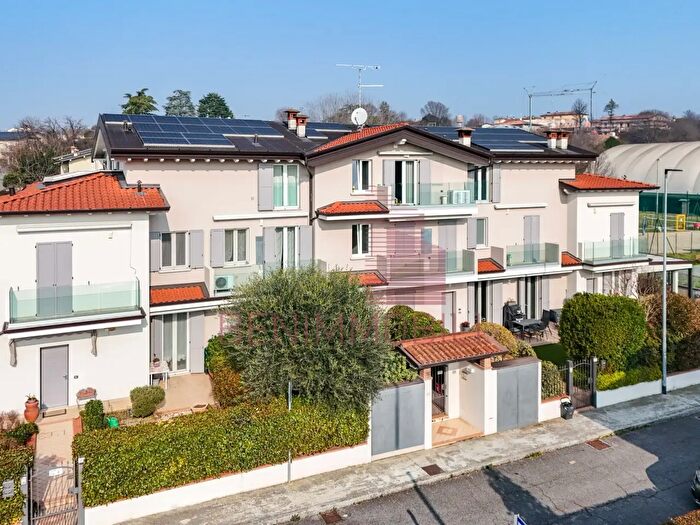 Appartamento trilocale in vendita in Via Giuseppe Garibaldi, Castenedolo