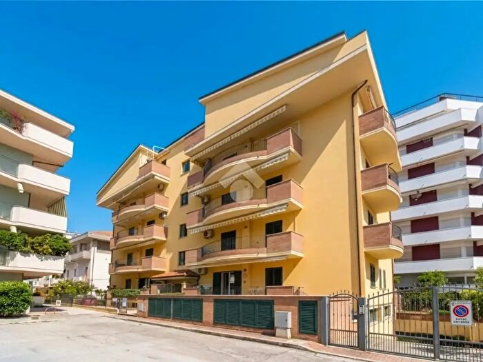 Appartamento bilocale in vendita in Via Versilia, Alba Adriatica