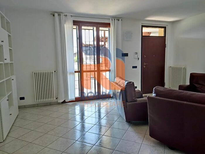 Appartamento trilocale in vendita in Via Cascina Colombarolo, San Martino Siccomario