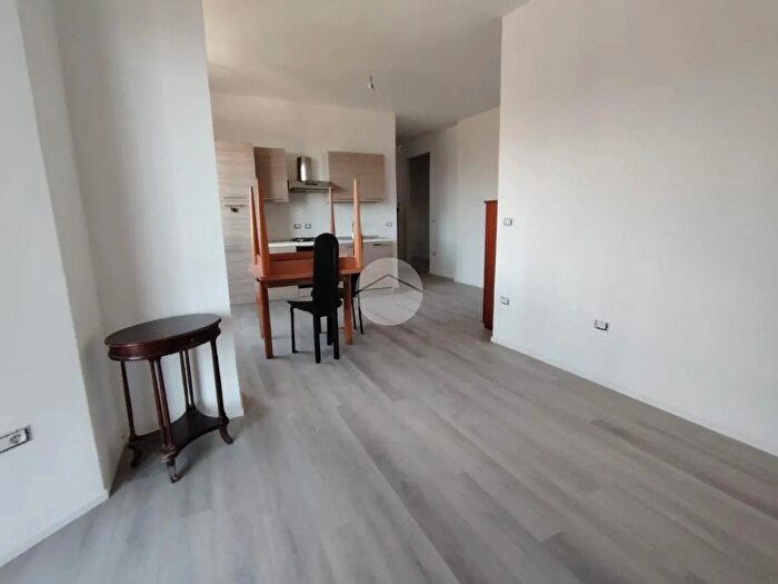 Appartamento trilocale in affitto in Via Jannelli Gabriele, Napoli