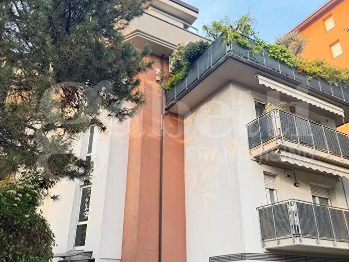 Appartamento trilocale in vendita in Via dellArcoveggio, Bologna