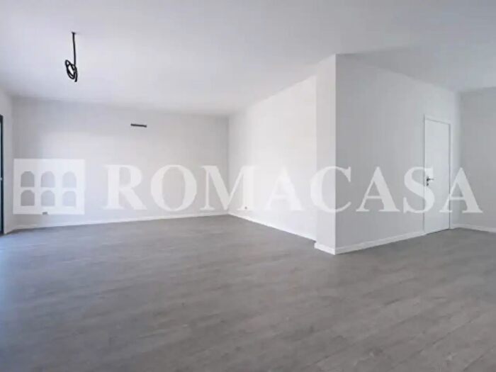 Appartamento trilocale in vendita in Via Santeramo in Colle, Roma