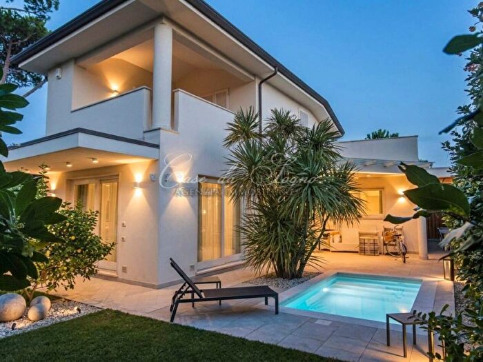 Casa con 5 locali in affitto in Via Giuseppe Mazzini, Vittoria Apuana, Forte dei Marmi