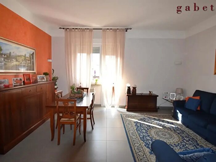 Appartamento con 5 locali in vendita in Via Casati, Magenta