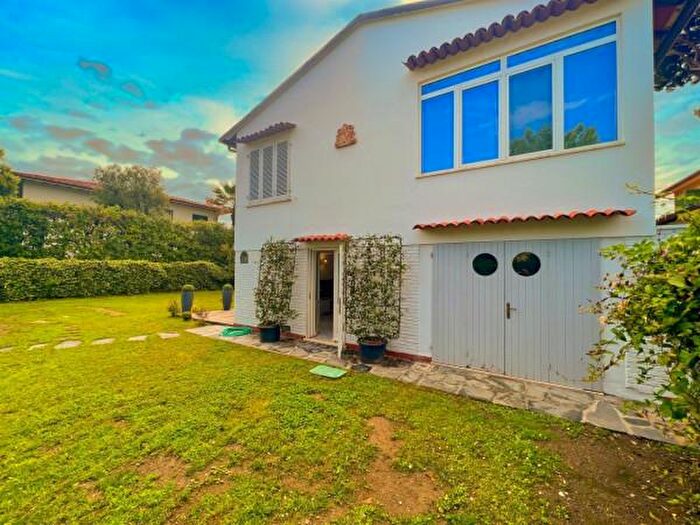 Casa con 6 locali in affitto in Forte Dei Marmi