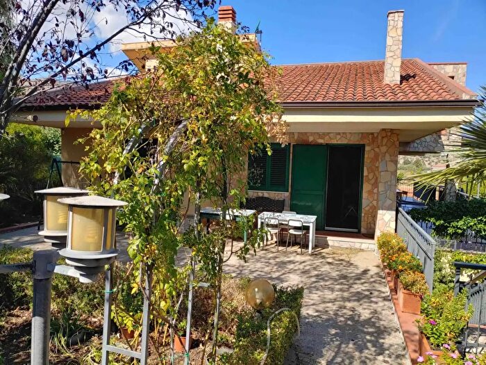 Casa con 6 locali in vendita in Via Grisanti, Trabia