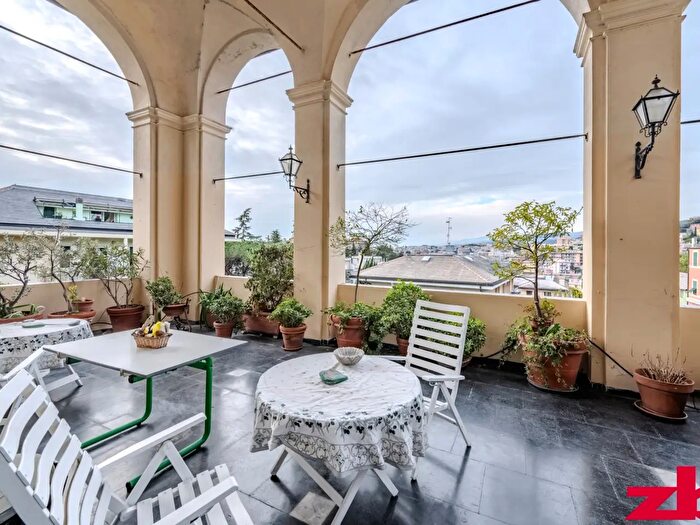 Appartamento con 16 locali in vendita in Via Romana di Quarto, Genova