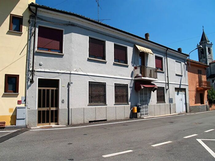 Casa quadrilocale in vendita in Via Roma, Vinzaglio