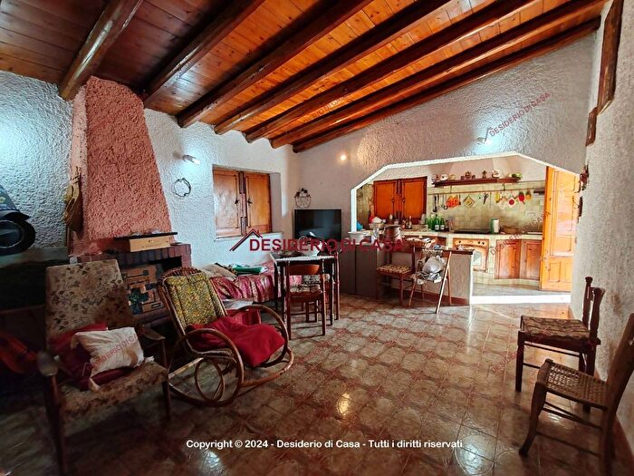 Casa trilocale in affitto in Via Carbonara, Cefalù