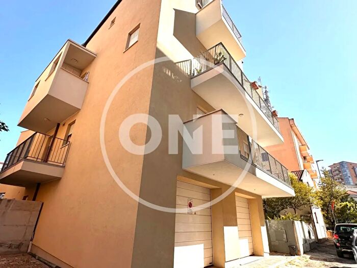Appartamento trilocale in vendita in Via Savonarola, Pescara
