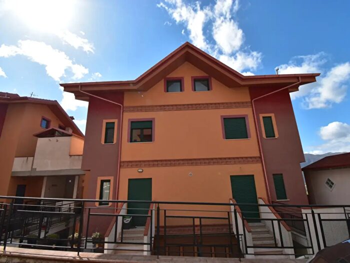 Casa con 14 locali in vendita in Via Cappuccini, Sala Consilina