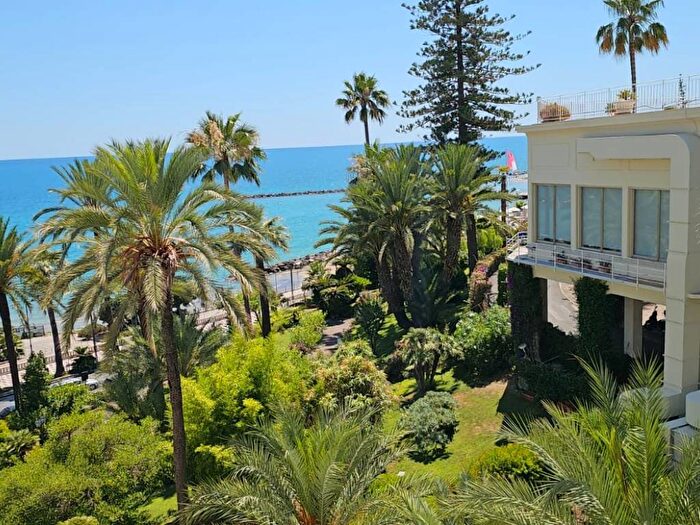 Appartamento trilocale in affitto in Lungomare Imperatrice, Corso degli Inglesi, Sanremo