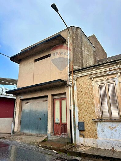Casa quadrilocale in vendita in Via Magenta, Canicattini Bagni