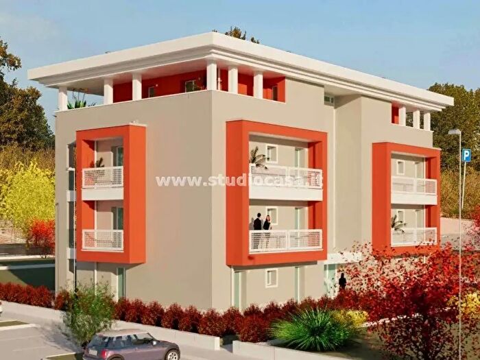 Appartamento trilocale in vendita in Via Gavazzeni, Crema