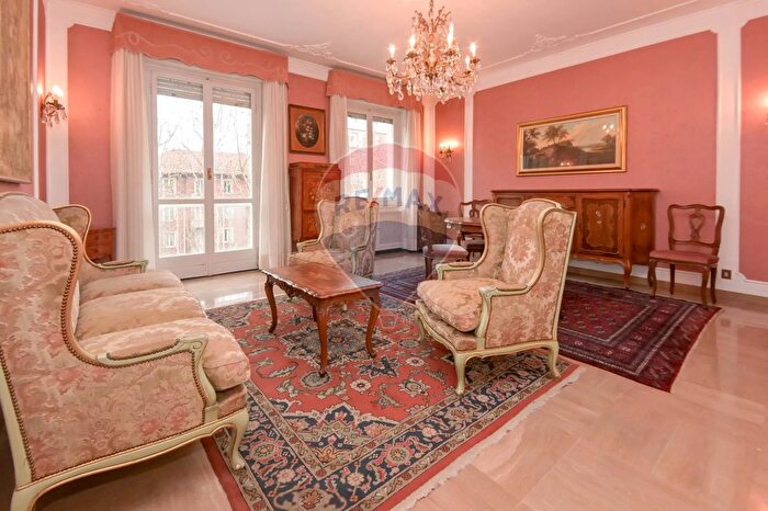 Appartamento con 5 locali in vendita in Via Gianfrancesco Re, Torino