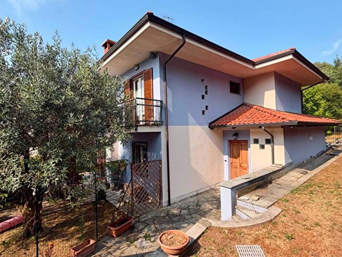 Casa con 6 locali in vendita in Via Santo Stefano, Candia Canavese