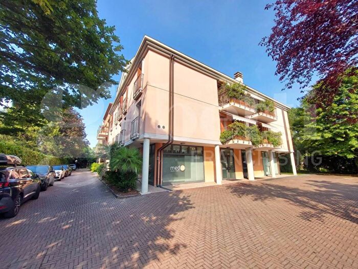 Appartamento con 5 locali in affitto in VIA FOSCOLO, Stadio Omobono Tenni, Treviso