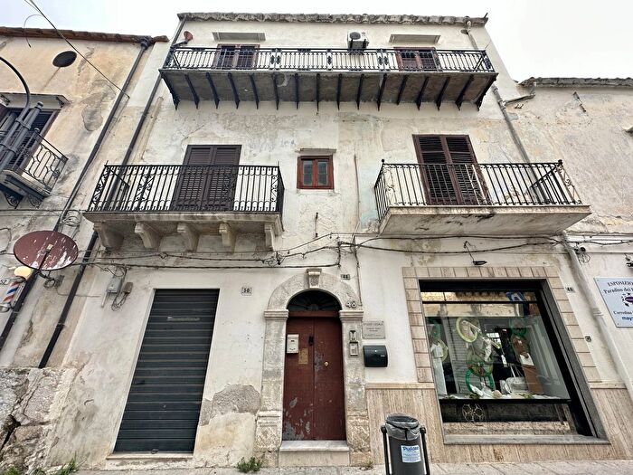 Casa con 7 locali in vendita in Partinico Via Principe Amedeo, Partinico