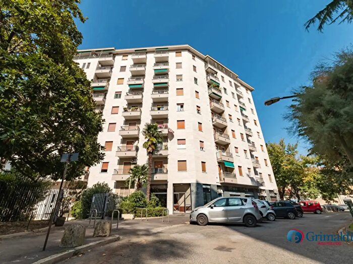 Appartamento con 5 locali in vendita in Via Rembrandt, Milano