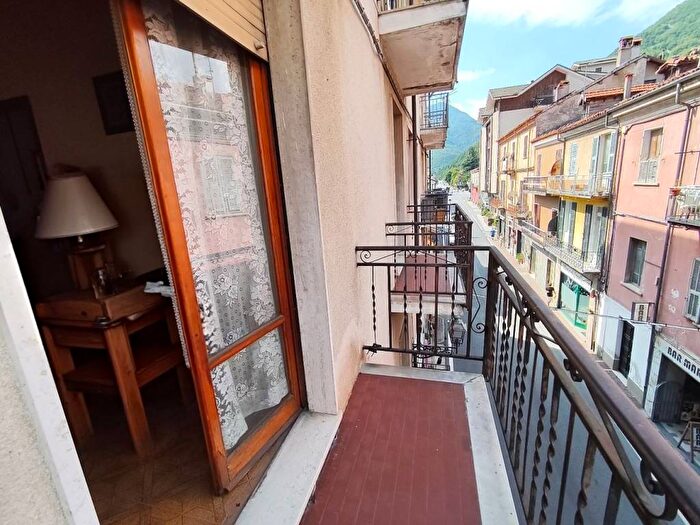 Appartamento quadrilocale in vendita in Via Giuseppe Garibaldi, Centro, Garessio
