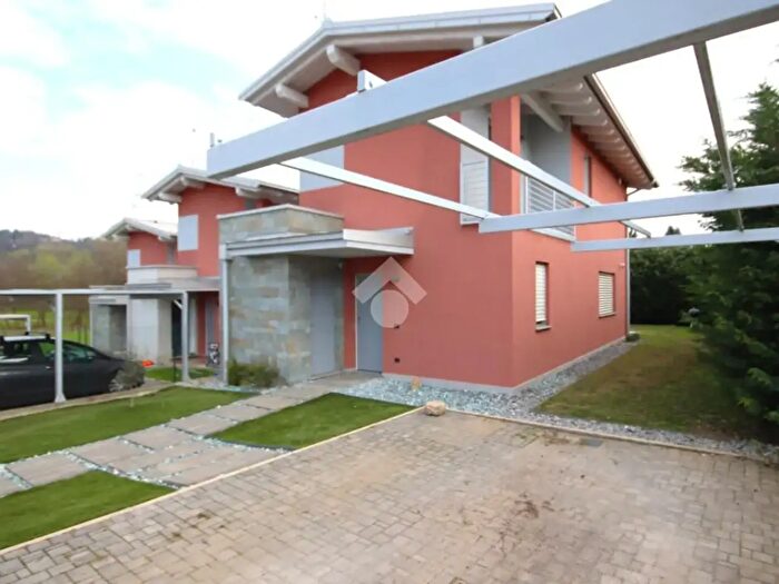 Casa trilocale in vendita in Via Colombo, Barzano