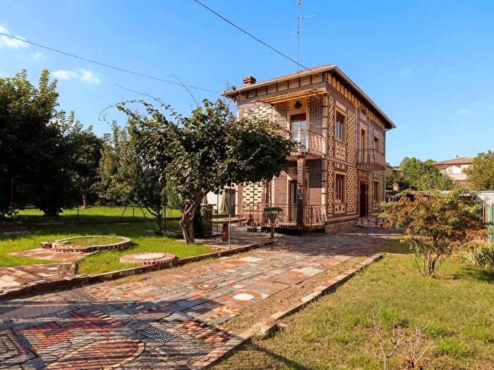 Casa quadrilocale in vendita in Via Raffaello Sanzio, Cadorago
