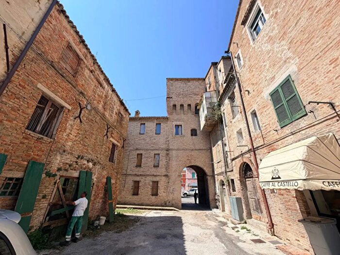 Casa con 10 locali in vendita in Corte del Castello, Falconara Marittima
