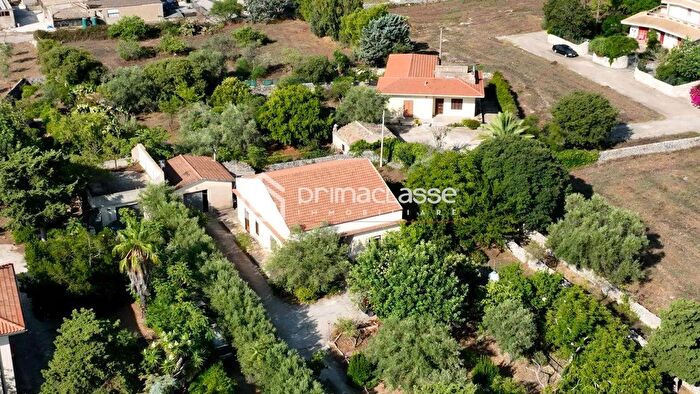 Casa con 6 locali in vendita in Modica