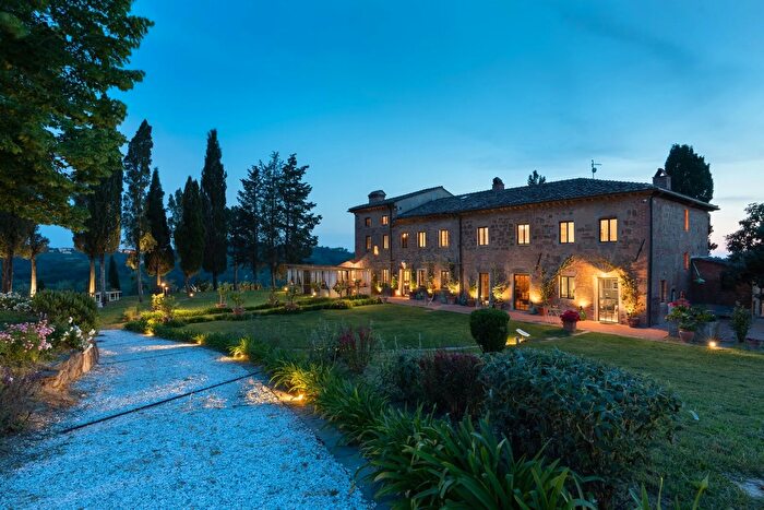 Casa con 10 locali in vendita in Via della Fonte, Palaia