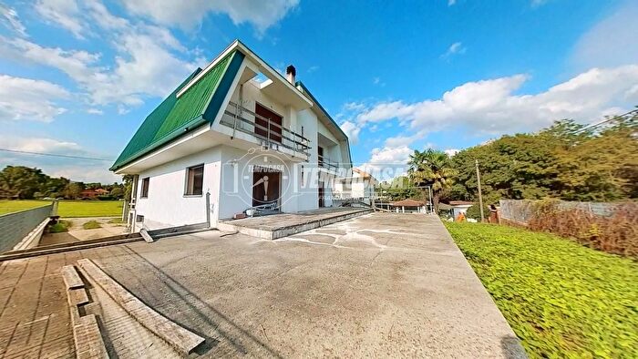 Casa con 8 locali in vendita in Località Genesia, Robassomero