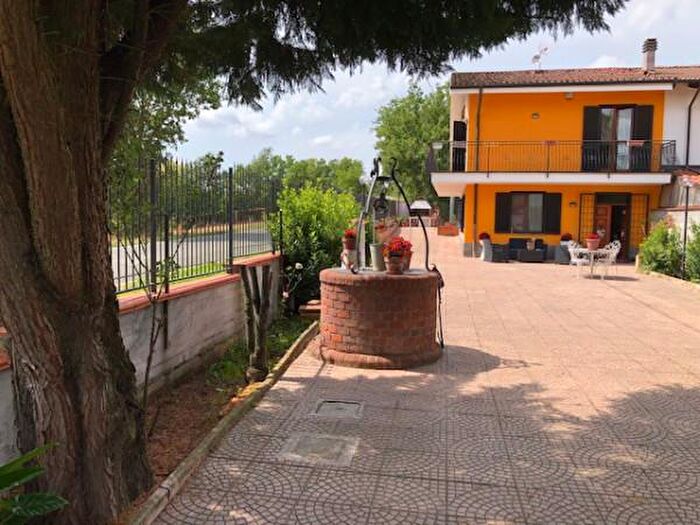 Casa con 6 locali in vendita in Via Padana Ovest, Quattordio