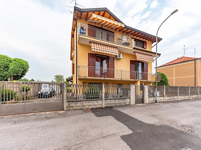 Casa con 5 locali in vendita in Via Monte Nevoso, Lainate