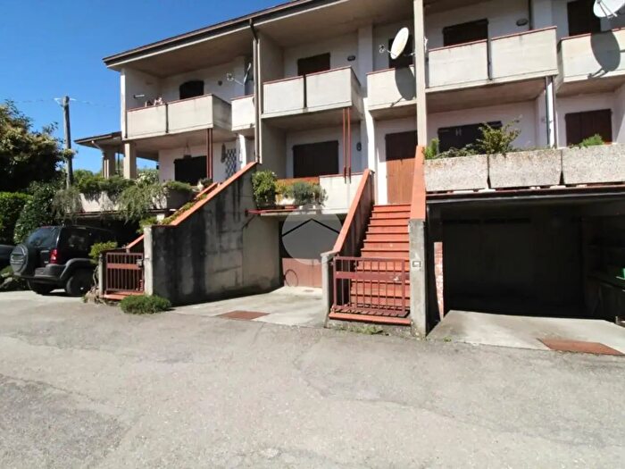 Casa trilocale in vendita in Str della Val Bardea, Tizzano Val Parma