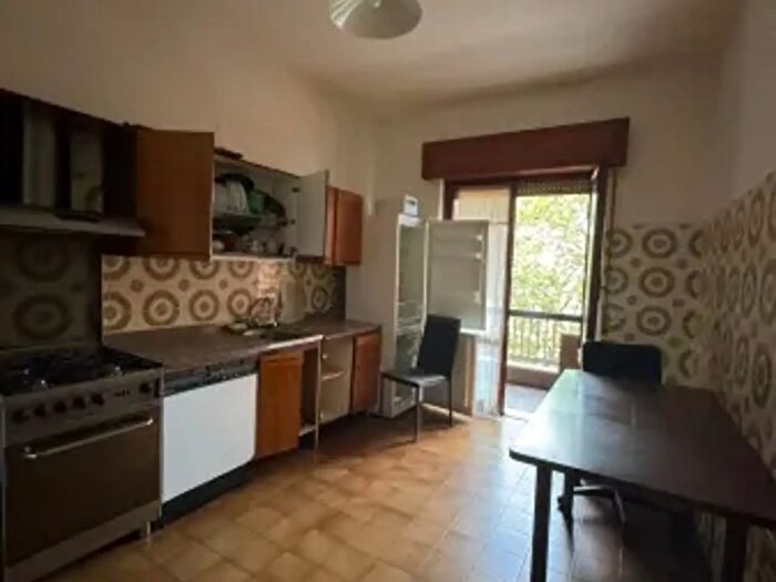 Appartamento con 5 locali in affitto in Via Giugno, Genova