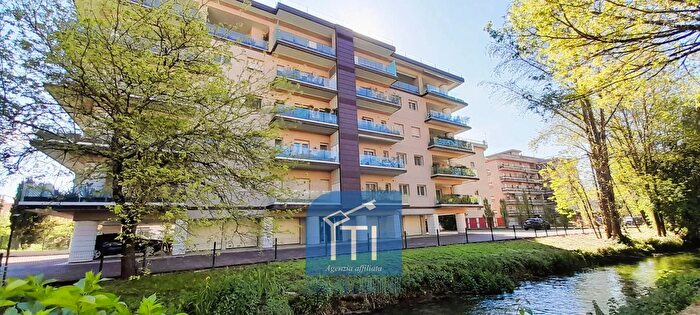 Appartamento con 7 locali in vendita in Via Gari, Cassino