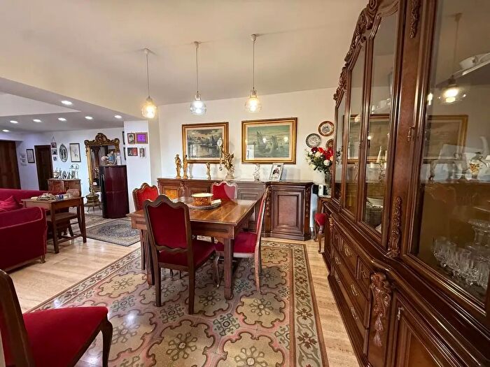 Appartamento trilocale in vendita in Via Piazza XXV Aprile, Falconara Albanese