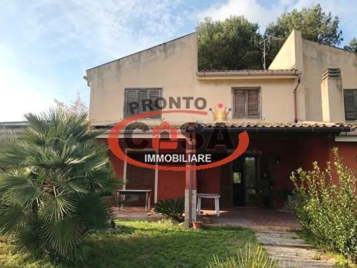 Casa con 8 locali in vendita in Petrosino